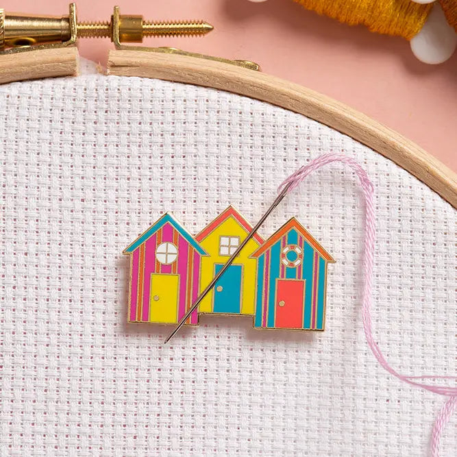 Beach Huts Magnetic Needle Minder